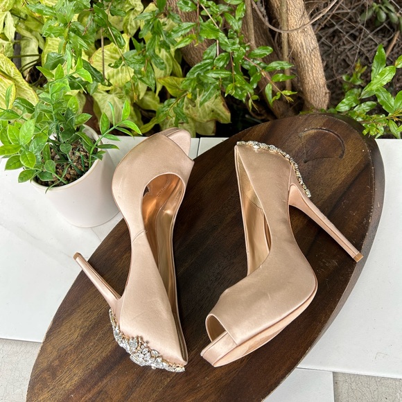 BADGLEY MISCHKA Kiara Embellished Peep Toe pumps 8 womens - Picture 7 of 15
